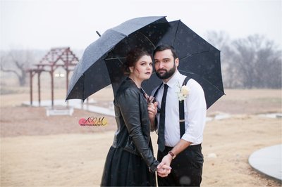 outdoor wedding, rain and umbrellas
