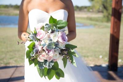 outdoor wedding bouquet