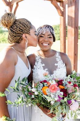 April Sapp Photography bride and mother of the bride wedding ceremony texas