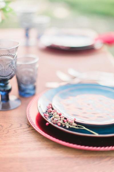 blue and red place setting decor