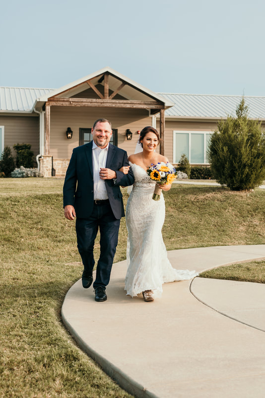rustic wedding ceremony near krum texas