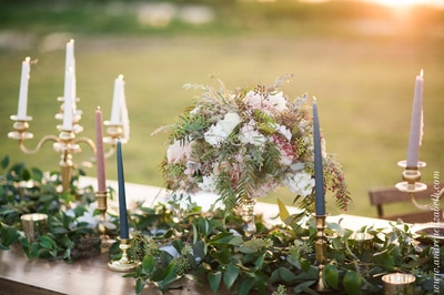 outdoor wedding reception, dinner table ideas for hosting romantic meal